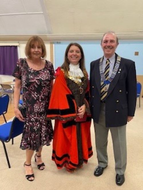 Lion President meets Wareham Mayor Zoe Glover Lion President meets Wareham Mayor Zoe Glover